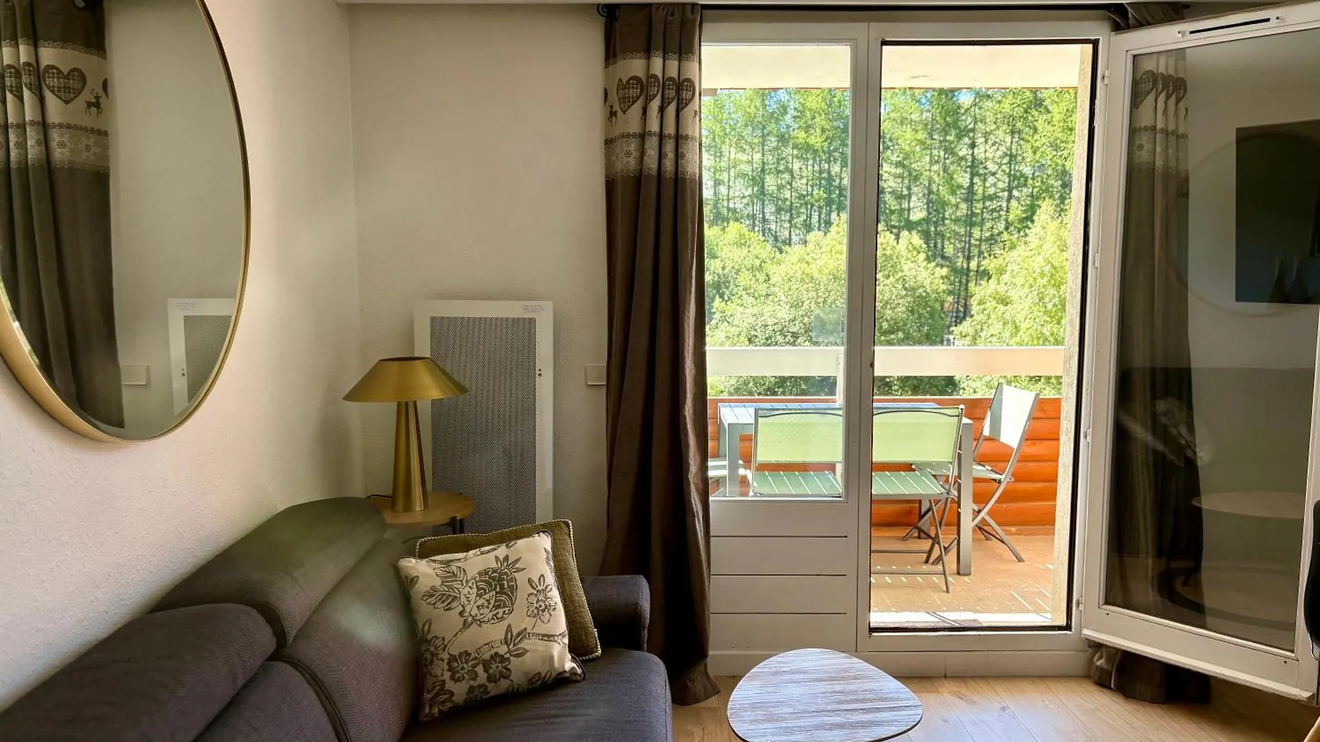 Pierre Et Vacances Les Bergers Au Pied Des Pistes & Piscine -Sauna & Balcon Sud Alpe d'Huez 0*,